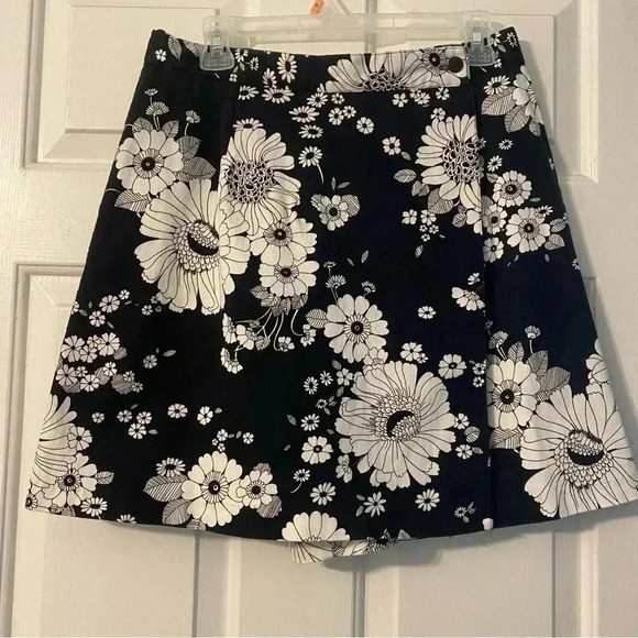 Black & White Floral Print‎ Skort by Briggs NY Women’s Size 14 - Picture 1 of 8